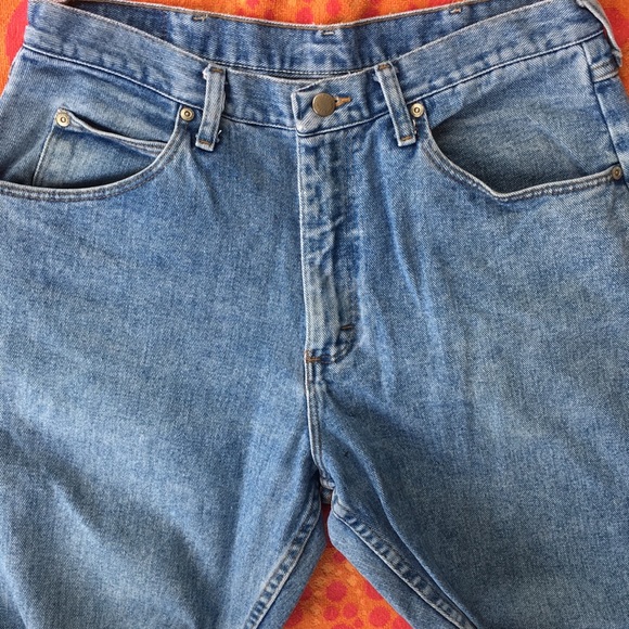 Men’s Wrangler Relaxed Straight Leg Jeans - Picture 4 of 6